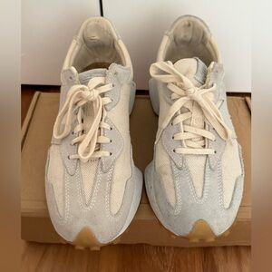 New Balance 327 Undyed Sneakers
